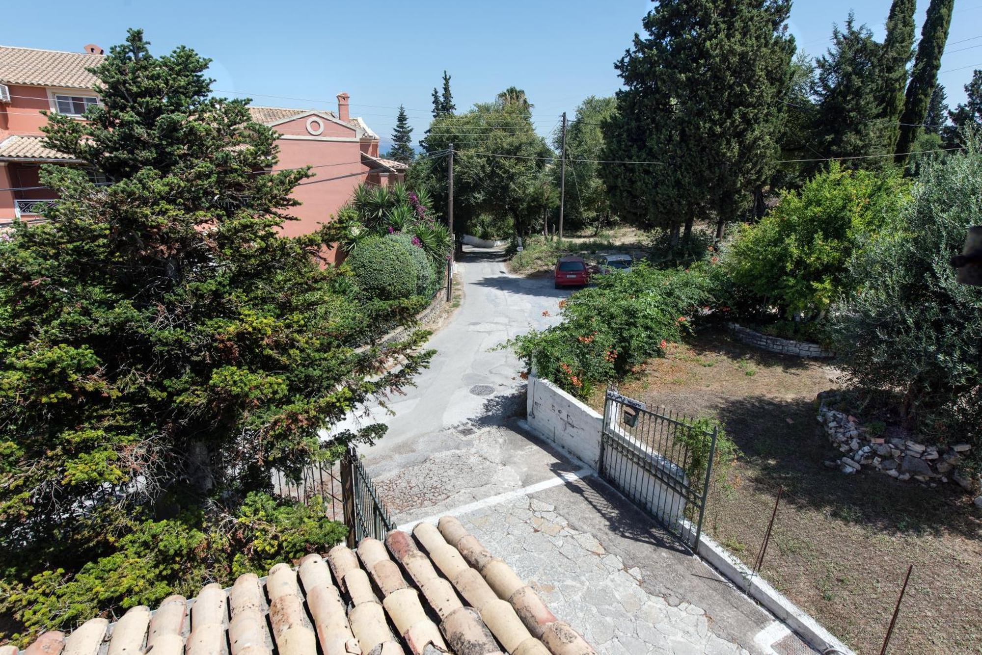 The Roof Family Apartment Alepou Exterior foto