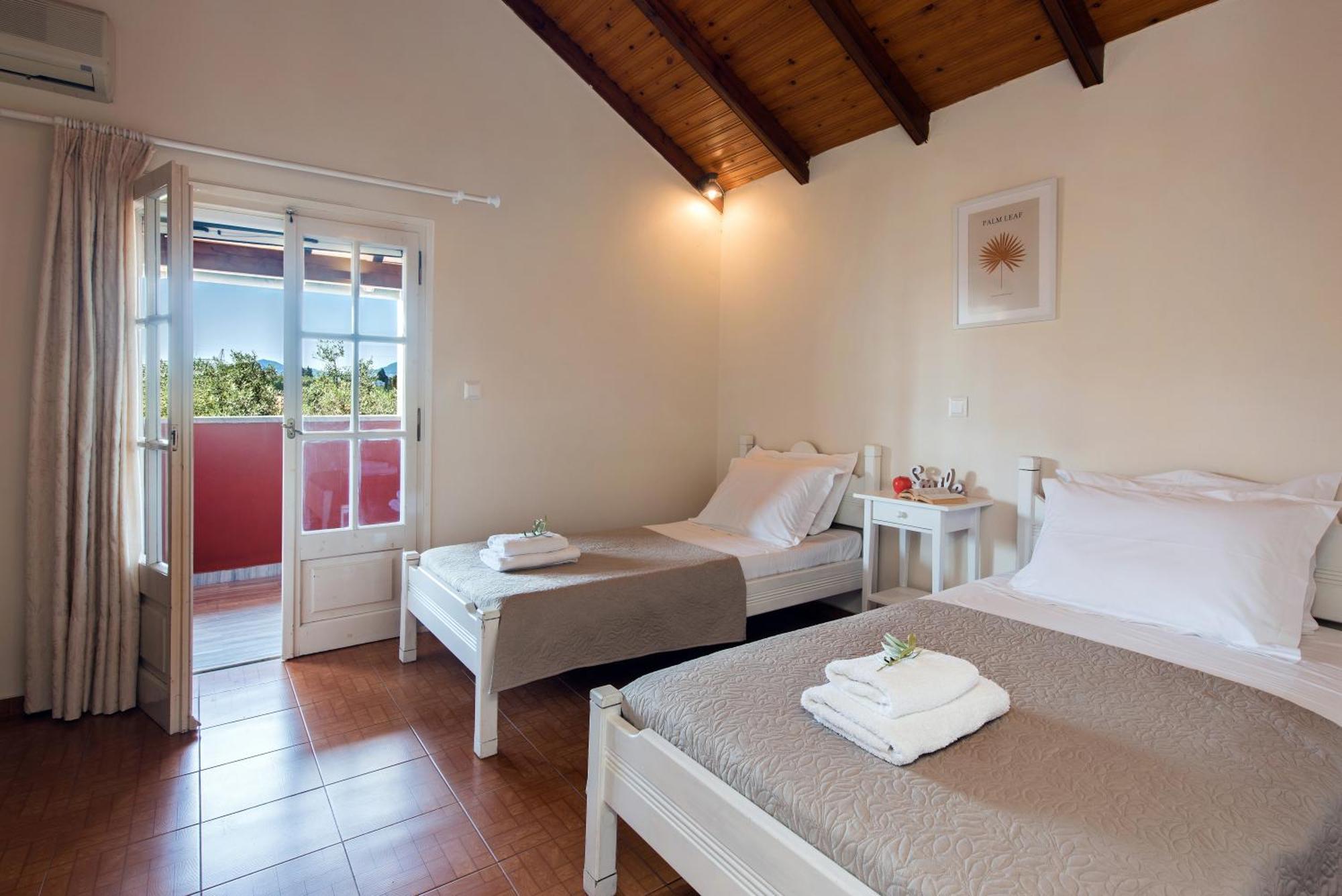 The Roof Family Apartment Alepou Exterior foto